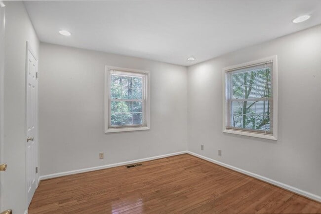 Building Photo - 3679 Donaldson Dr NE