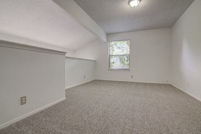 Building Photo - 3558-3560 Ranch Road 2222