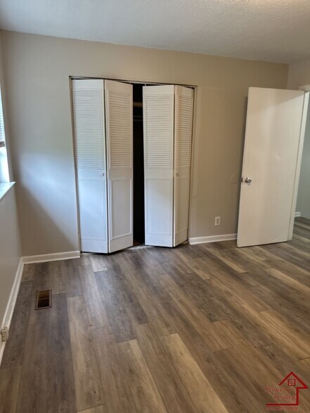 Building Photo - 4142 Willard Dr
