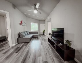 Building Photo - Furnished Room in West Campus – Walk to UT