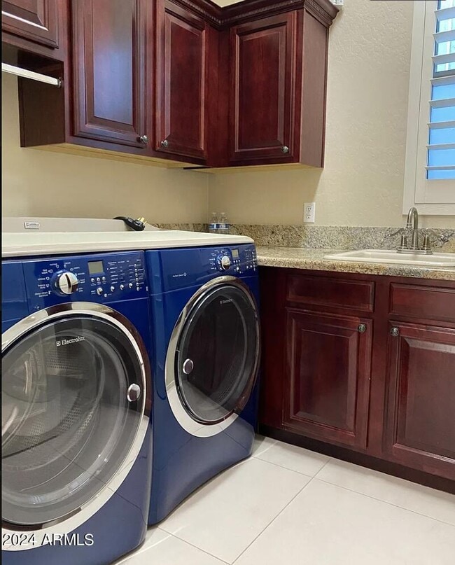 Building Photo - 1223 E Moss St