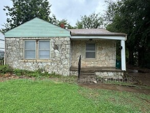 Building Photo - 1904 NE 25th St