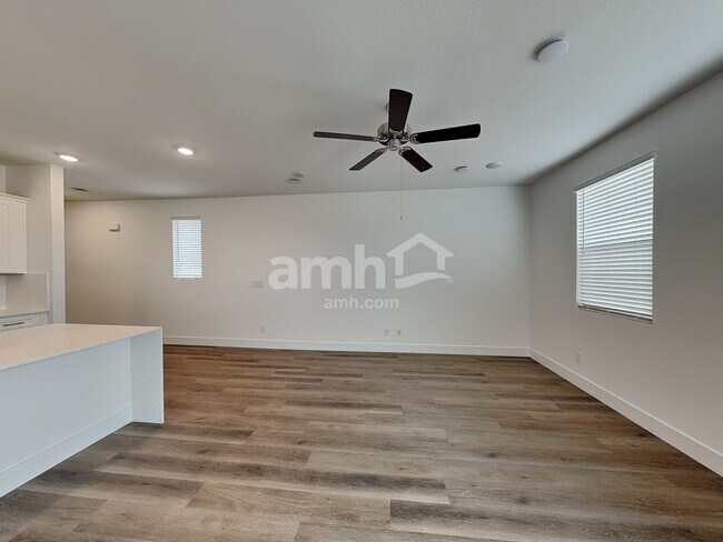Building Photo - 11111 Magallanes St