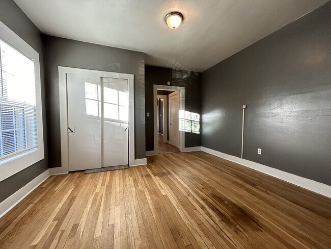 Building Photo - Duplex Located In Lubbock & Minutes From Schools, Parks & Texas Tech Campus