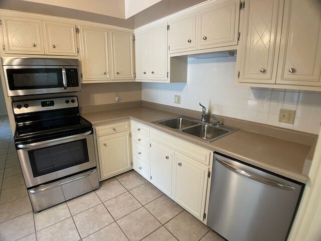 Building Photo - Large Duplex in Far North Peoria