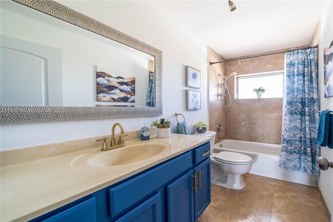 Building Photo - 1855 NE 121st St