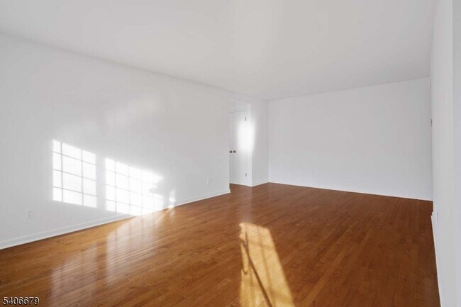 Building Photo - 25 Canterbury Rd