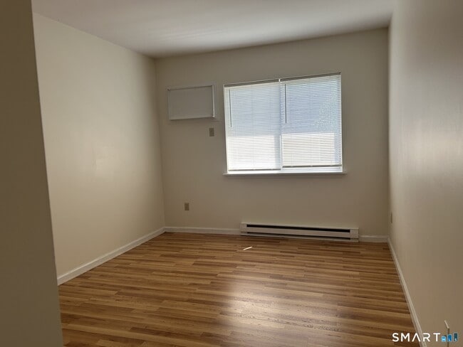 Building Photo - 160 Willow Springs