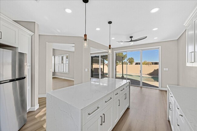 Building Photo - Summerlin House close to Red Rock Casino.