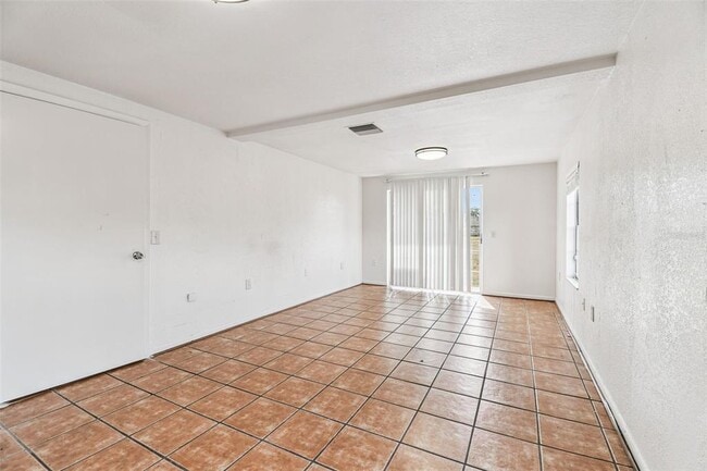 Building Photo - 855 E Brandon Blvd