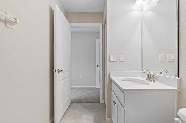 Building Photo - 5 Seabury Pl