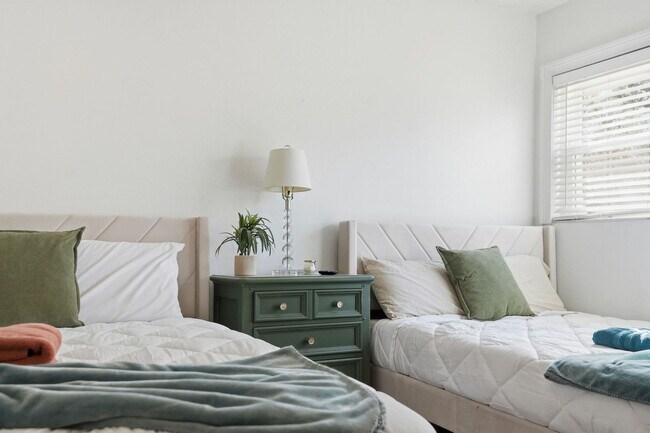 Building Photo - 13609 Heritage Way