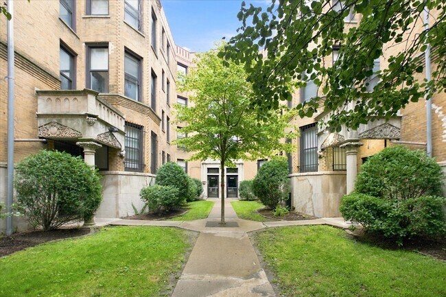 Building Photo - 6214 S Dorchester Ave