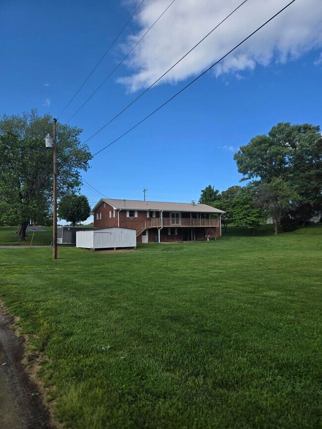 Building Photo - Charming 3-Bedroom Brick Home in Town – Newly Remodeled!