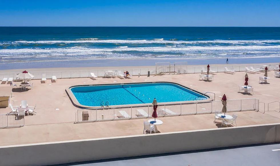 Expansive pool deck - 2947 S Atlantic Ave