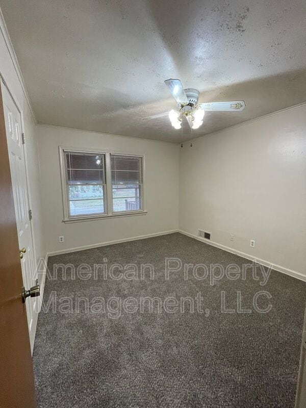 Building Photo - 2505 S Quebec Ave