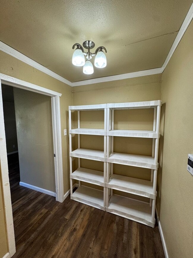 Building Photo - 2 Bedroom 1 Bathroom ADU