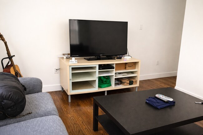 Building Photo - 15 Marney St