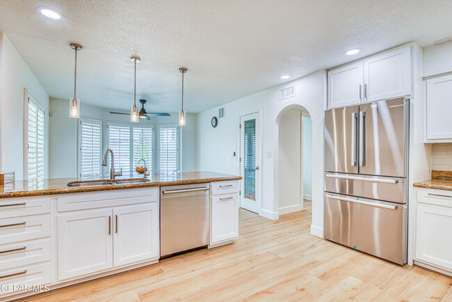 Building Photo - 6205 Brisa Del Mar Dr