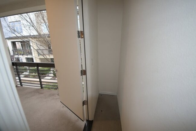 Building Photo - Dublin 3 stories 3 Beds, 3.5 Baths Townhouse in Boulevard community for rent