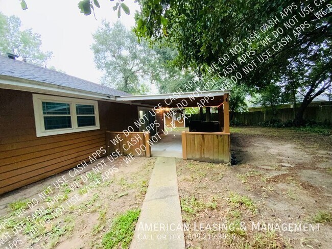 Building Photo - Perfect Home for anyone looking for a blen...