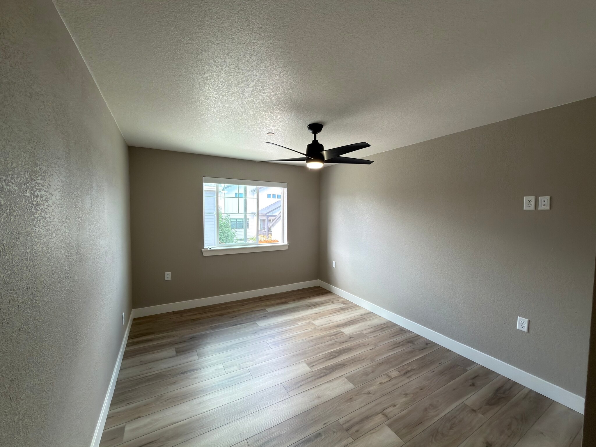 Bedroom - 219 S 1st Ave