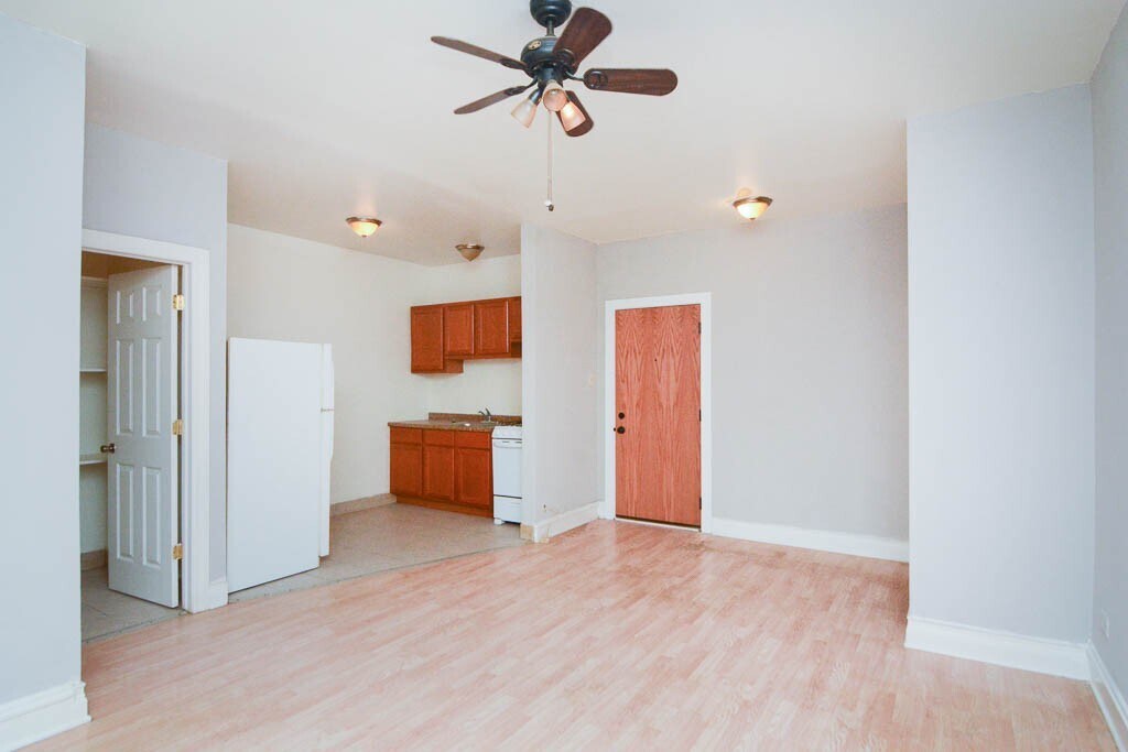 Building Photo - 4856 N Damen Ave