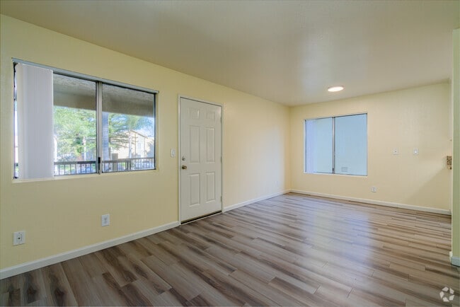 1BR, 1BA - 620SF - Dining Room - Sierra Village Apartments