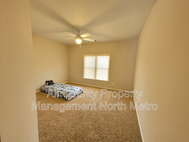 Building Photo - 6325 Hampton Highlands Dr