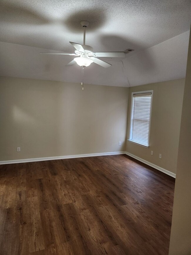 Building Photo - 9841 Lenox Ln