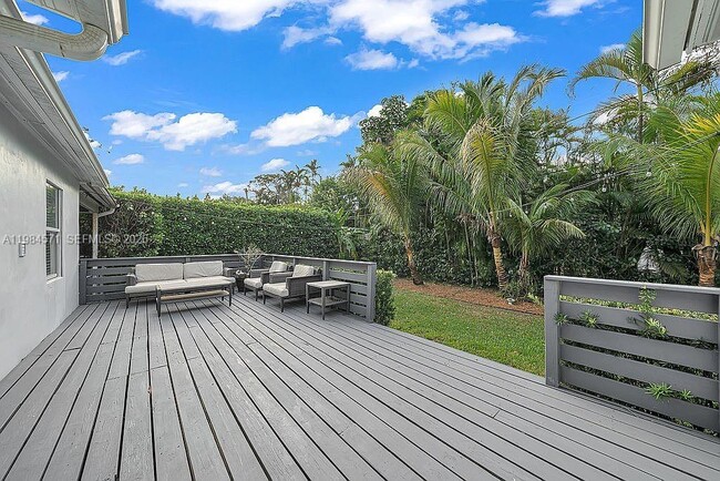 Building Photo - 5850 SW 47th St