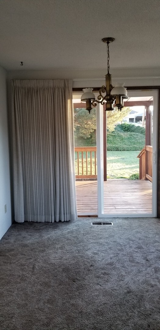 Building Photo - 3 bedroom, 2 bathroom home in well established neighborhood.