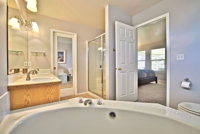 Building Photo - Beautiful 3 bed 2 bath home in a quiet cul-d-sack in downtown Eagle off Palmetto Ave