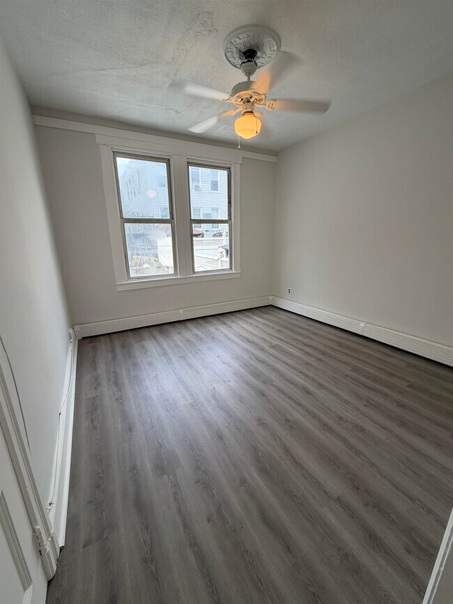 Building Photo - 711A 27th St