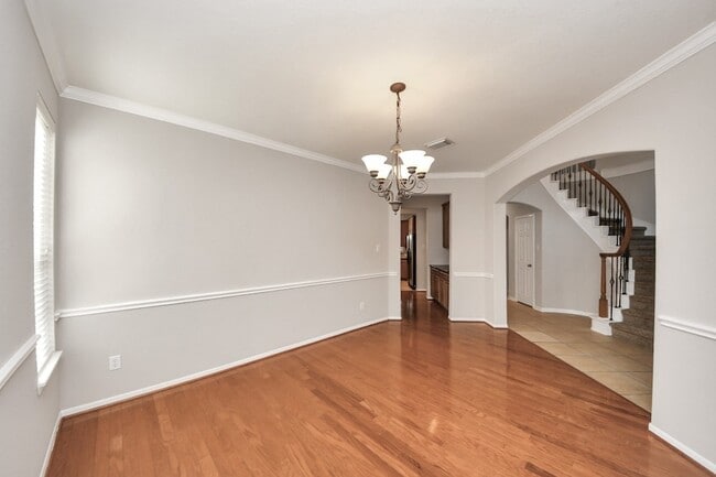 Building Photo - 4422 Roundtree Ln