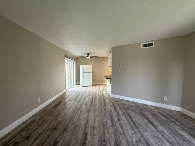 Building Photo - 2 Bedroom 1 Bath for rent!