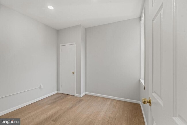 Building Photo - 2423 N Myrtlewood St