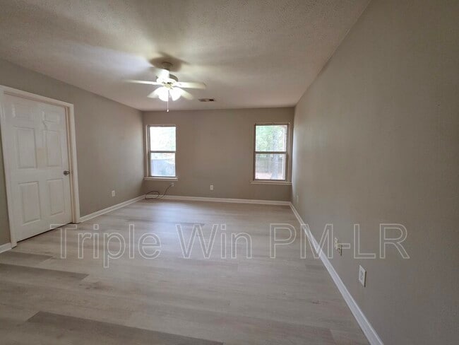 Building Photo - 12 Gold Meadow Loop