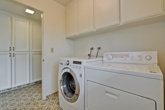 Building Photo - Wow! What a Great Home! Available Soon!