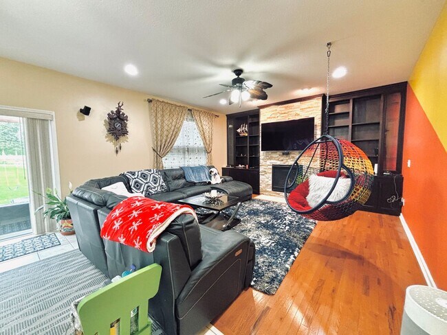 Building Photo - ONE OF A KIND 5bed/4bath!  *HOME THEATER* ...