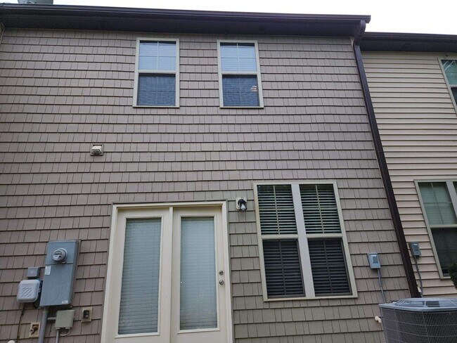 Building Photo - 117 Bella Pl