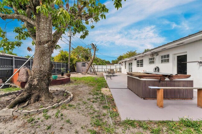 Building Photo - 9750 SW 74th St