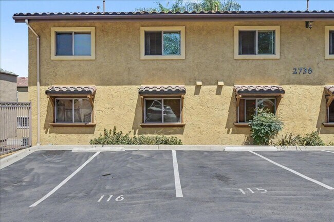 Building Photo - Walk to Balboa Park from This Beautiful Golden Hill Condo with Two Side-by-Side Parking Spaces