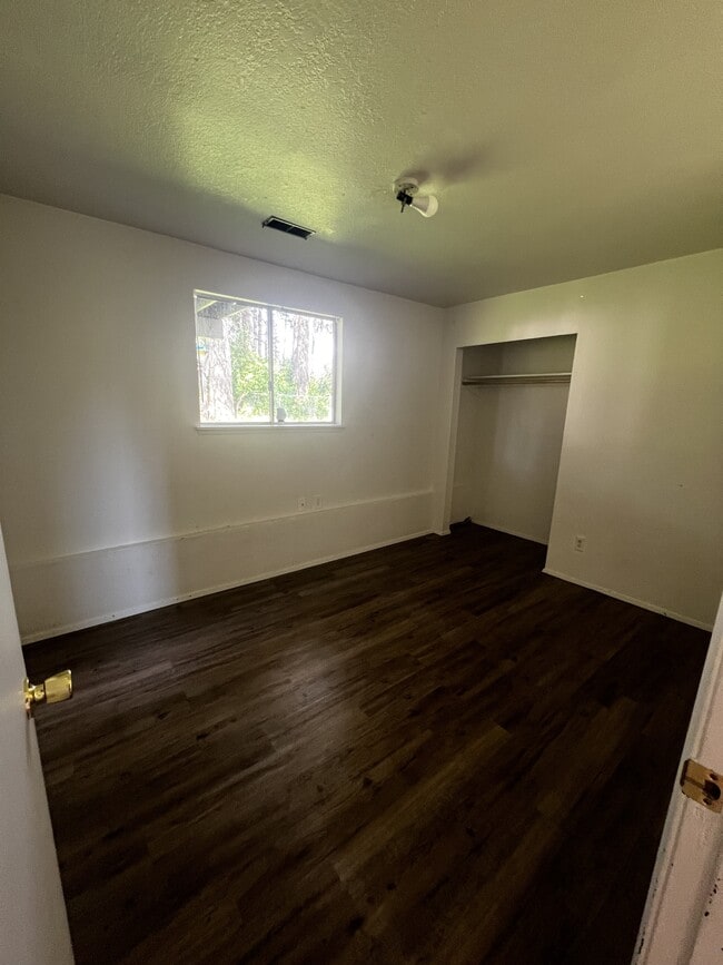 Building Photo - 41 E Alder Place East