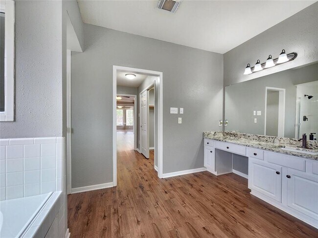 Building Photo - 2546 Acadiana Ln