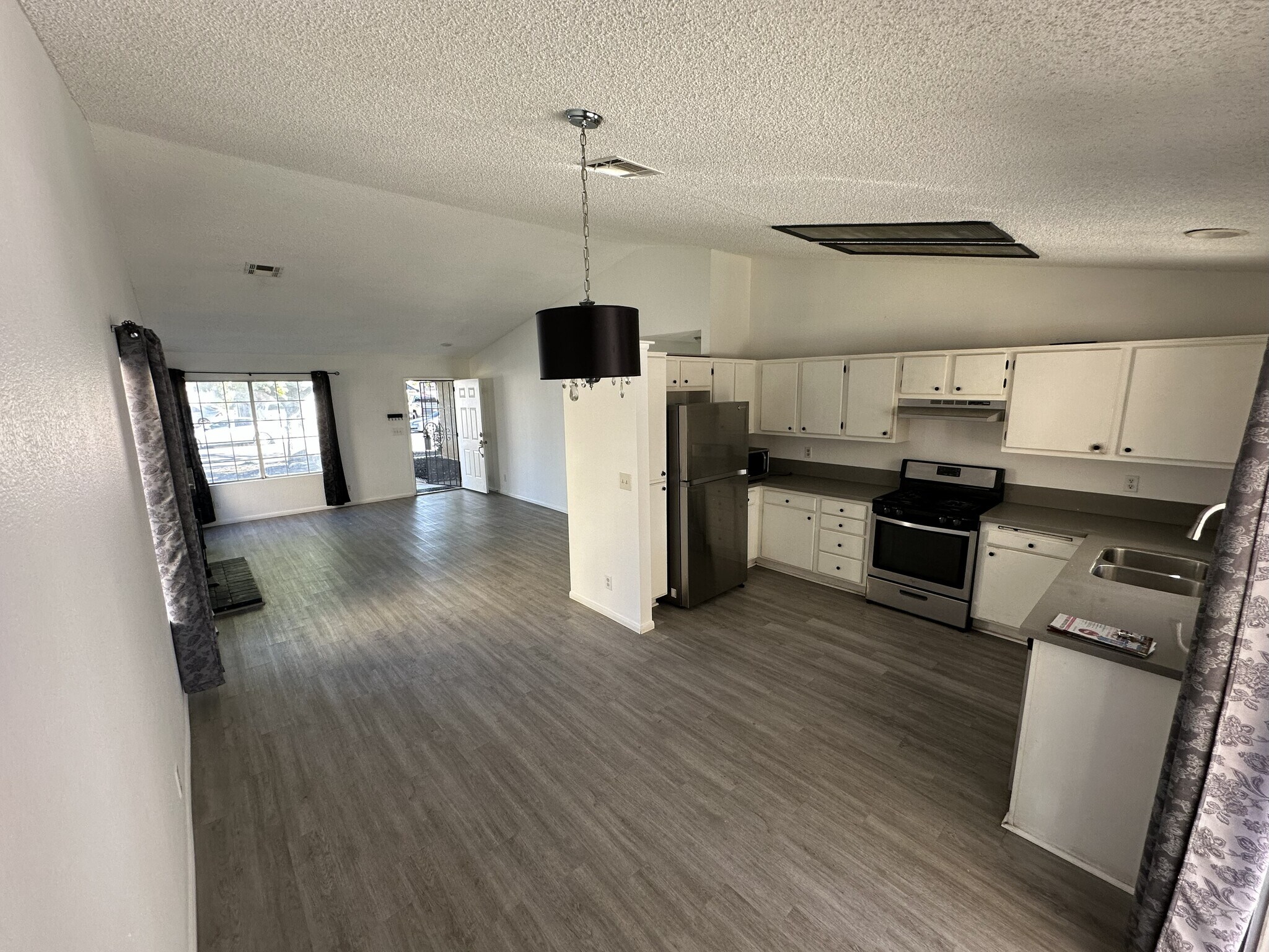 Building Photo - 4732 Katrina Pl