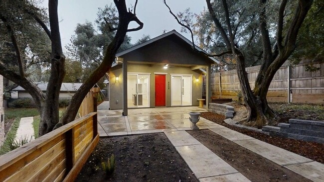 Building Photo - 8404 Ascolano Ave