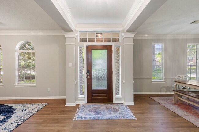 Building Photo - 10 Scenic Mill Pl