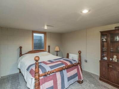 Building Photo - 617 Barr Dr