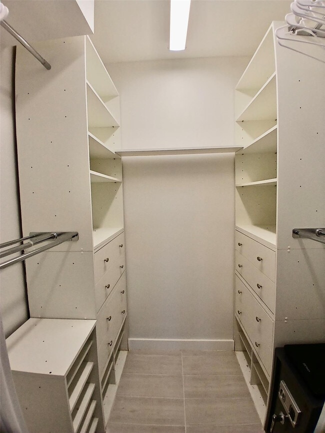 Building Photo - 4164 Inverrary Dr